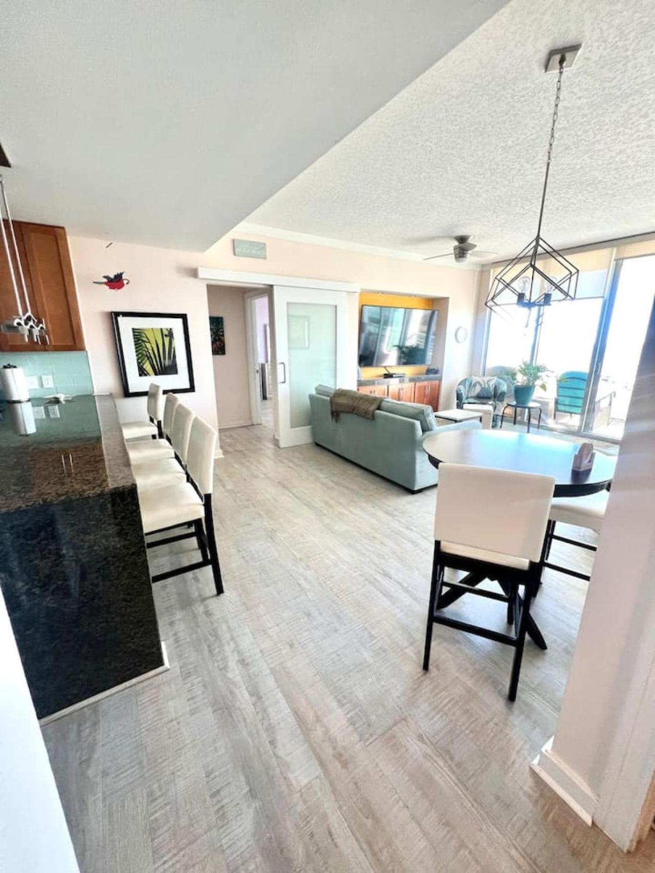 Apartment Just Beachy Get-away