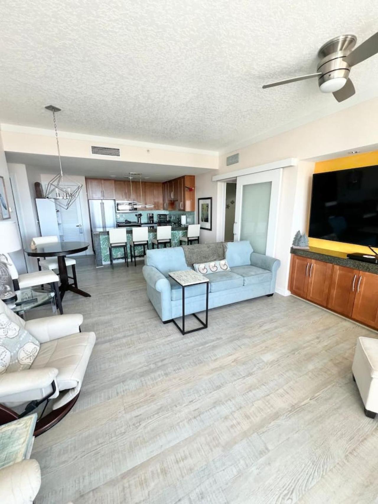 Apartment Just Beachy Get-away Biloxi